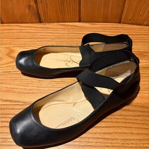 Jessica Simpson Black ballet flats.